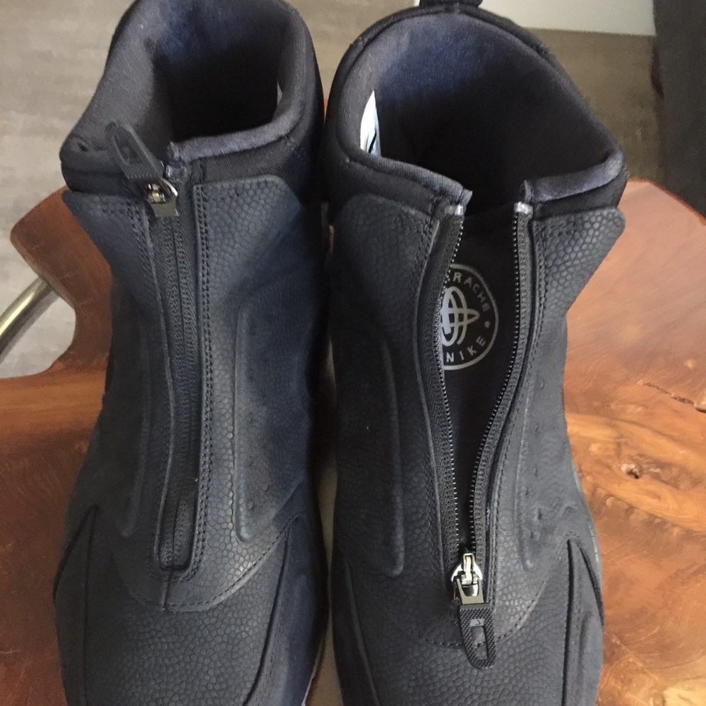 Brand New black Nike Women's Air Huarache size 9.5